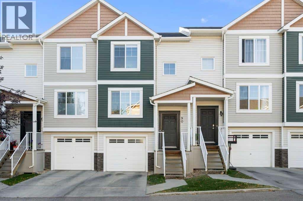 90 Pantego Lane NW — Calgary, Alberta - Photo 3 of 45