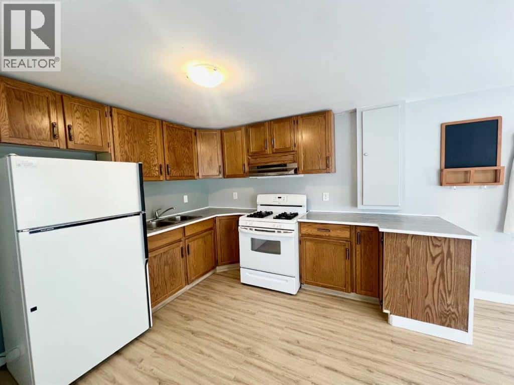 18, 400 1 Street SE — Linden, Alberta - Photo 2 of 9