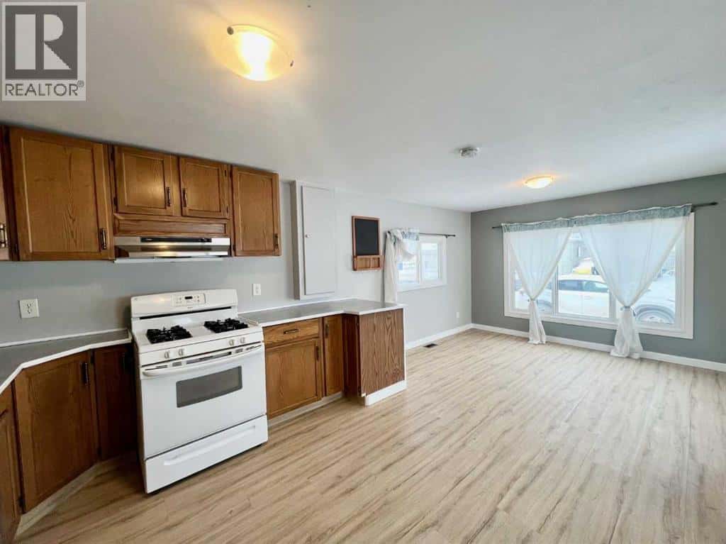 18, 400 1 Street SE — Linden, Alberta - Photo 3 of 9