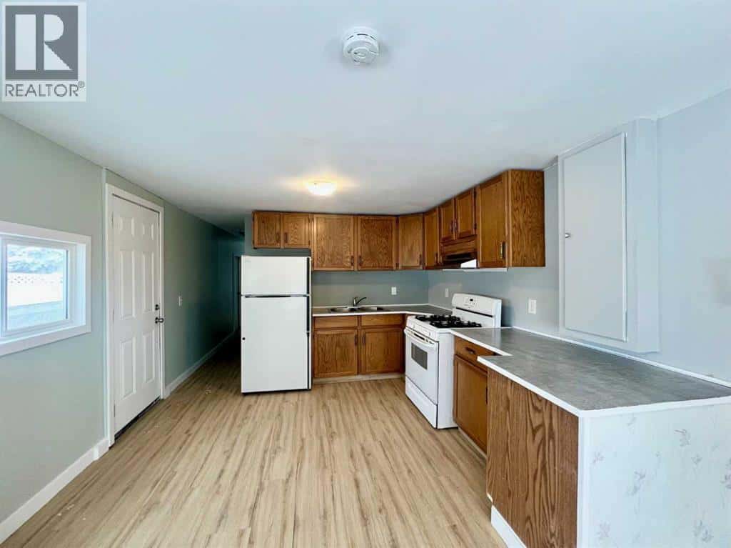 18, 400 1 Street SE — Linden, Alberta - Photo 4 of 9