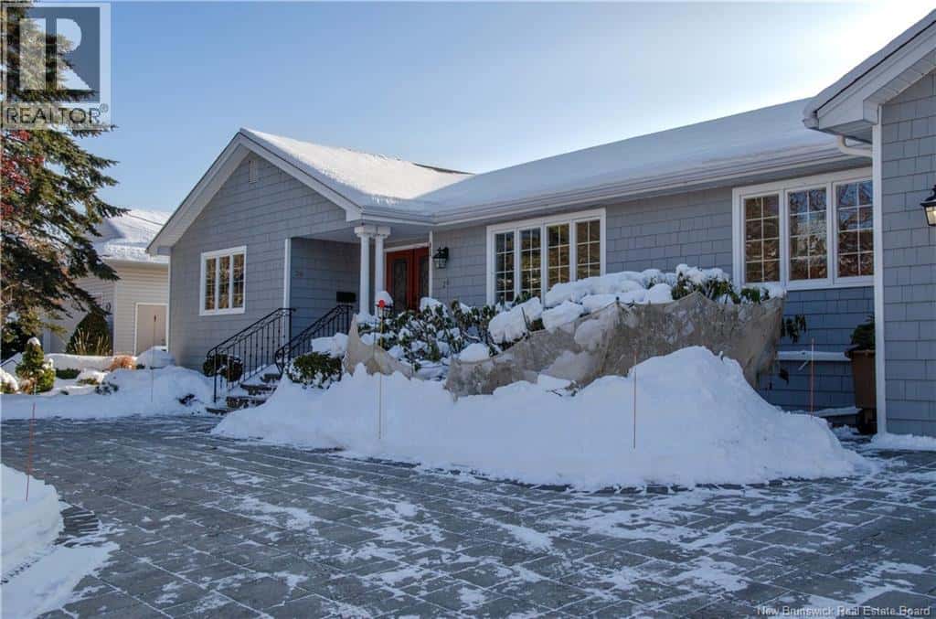 26 CROWN HILL Crescent — Saint John, New Brunswick - Photo 4 of 50