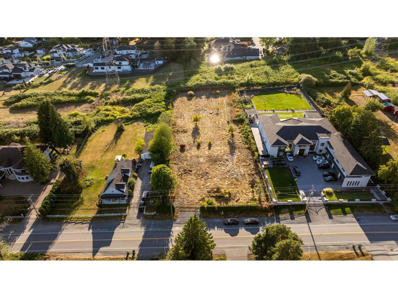 5701 128 STREET — Surrey, British Columbia - Photo 2 of 17