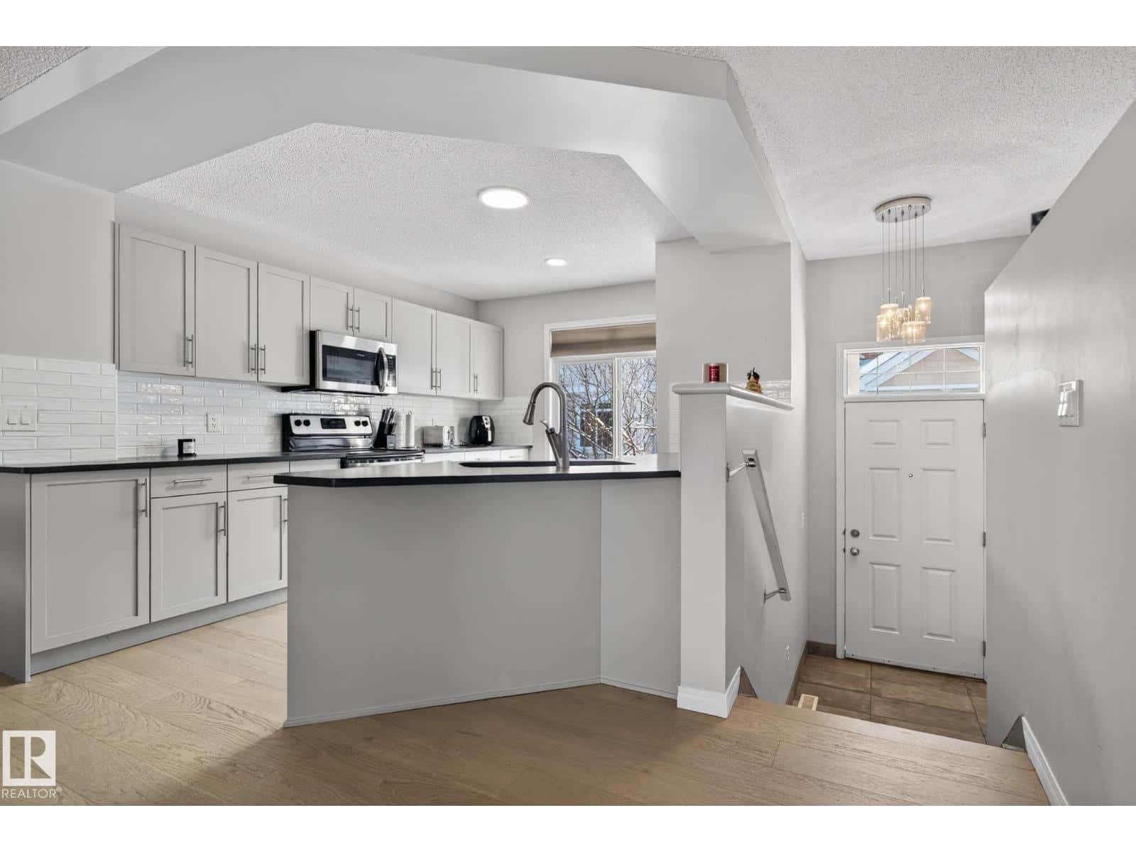 #60 1804 70 ST SW — Edmonton, Alberta - Photo 2 of 42