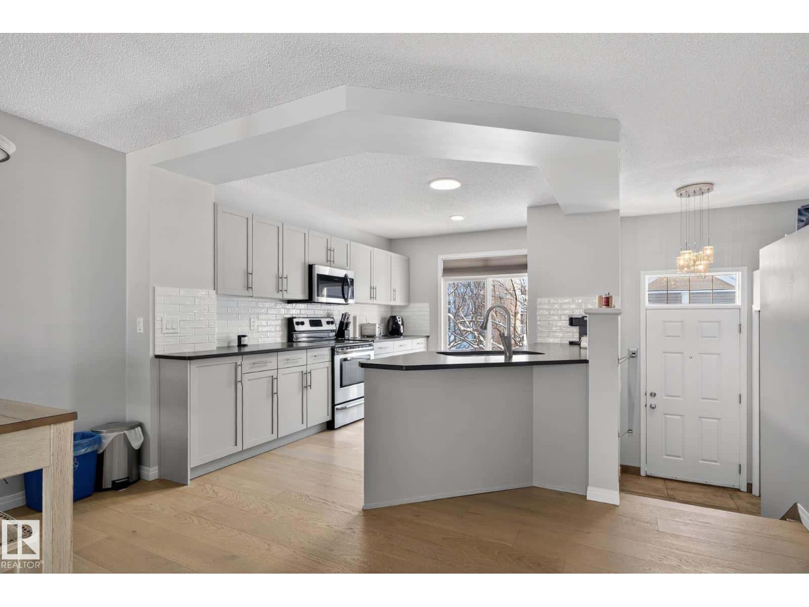 #60 1804 70 ST SW — Edmonton, Alberta - Photo 4 of 42