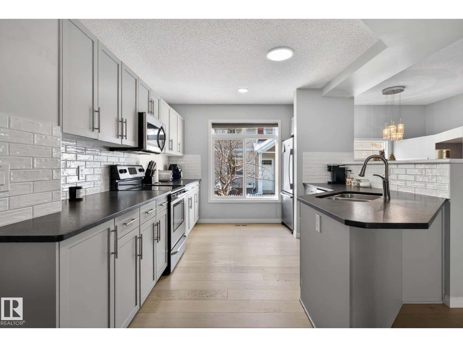 #60 1804 70 ST SW — Edmonton, Alberta - Photo 5 of 42