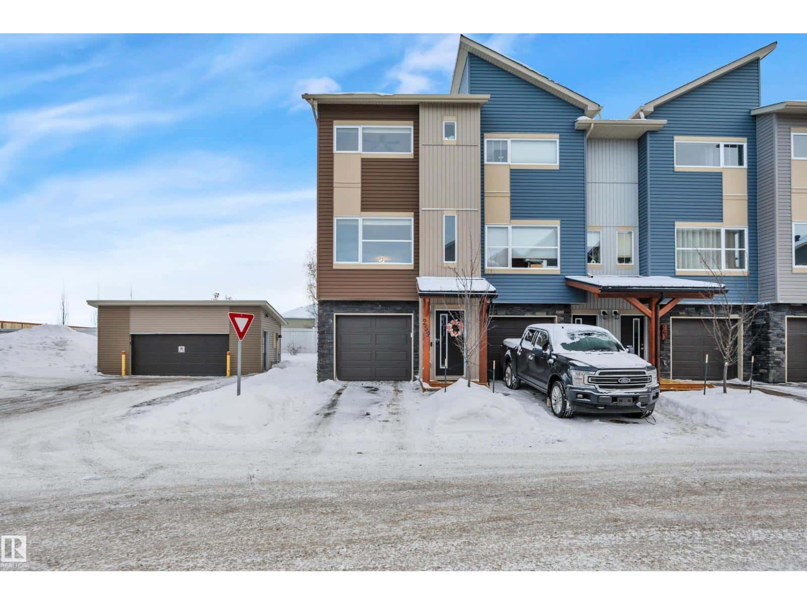 #259 401 SOUTHFORK DR — Leduc, Alberta - Photo 2 of 39