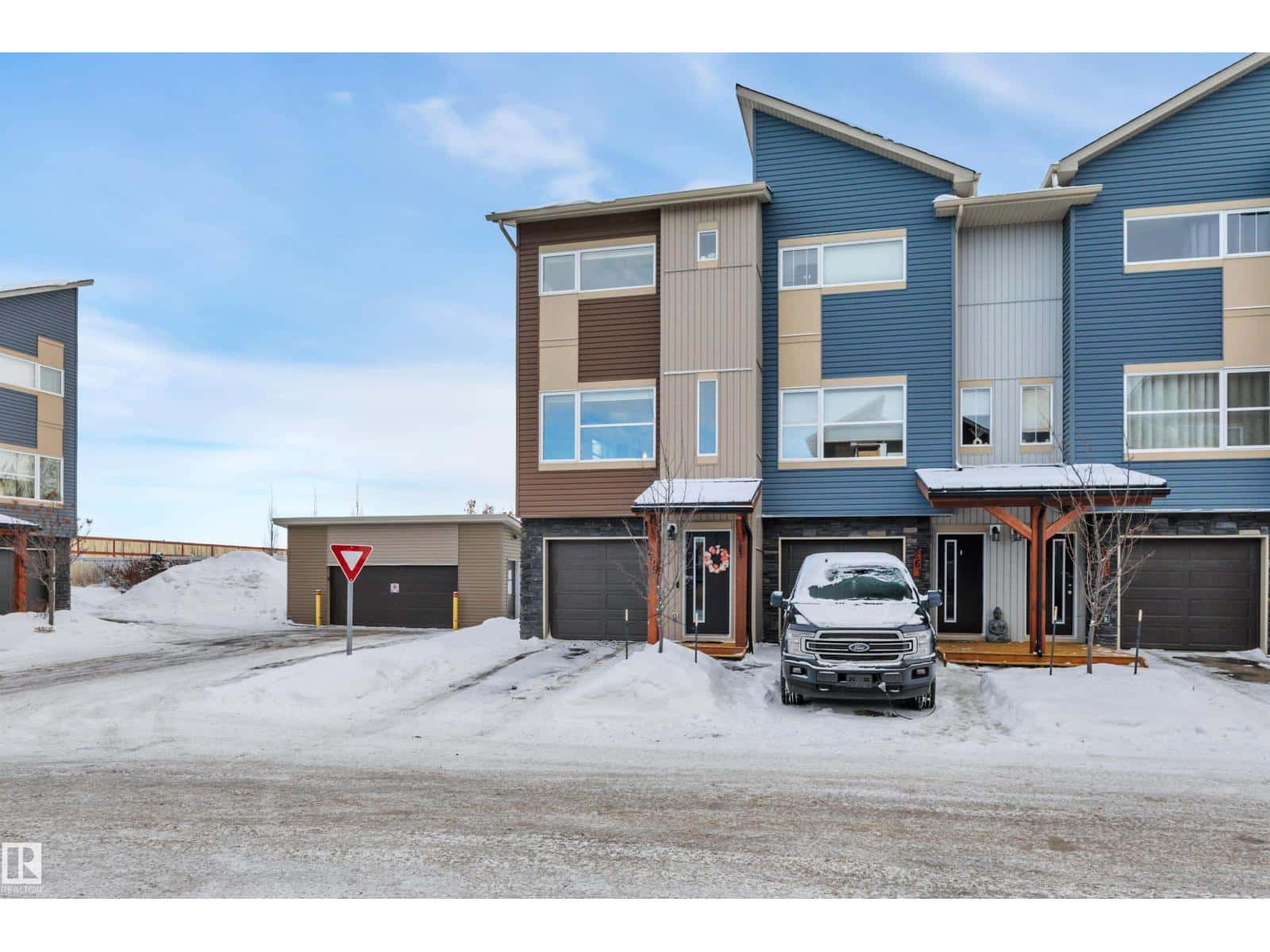 #259 401 SOUTHFORK DR — Leduc, Alberta - Photo 3 of 39