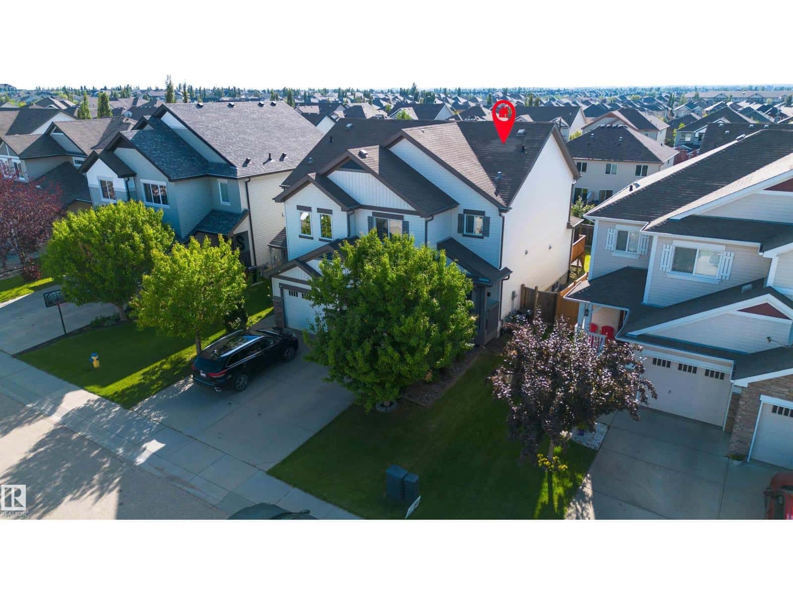 1618 64 ST SW — Edmonton, Alberta - Photo 3 of 27