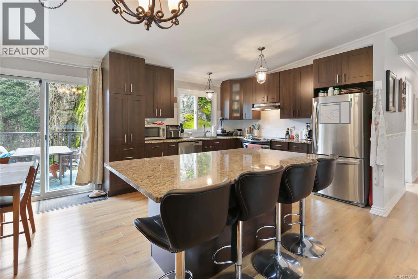 3313 Barrington Rd — Nanaimo, British Columbia - Photo 2 of 39