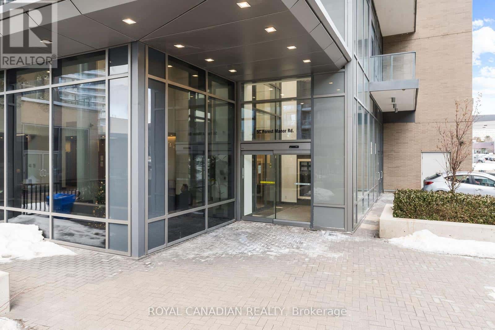 1010 - 56 FOREST MANOR ROAD — Toronto (Henry Farm), Ontario - Photo 3 of 37