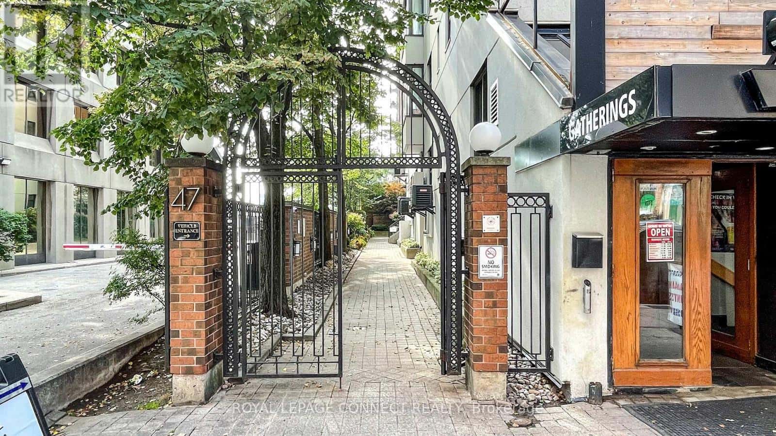 1002 - 47 ST CLAIR AVENUE W — Toronto (Yonge-St. Clair), Ontario - Photo 3 of 48