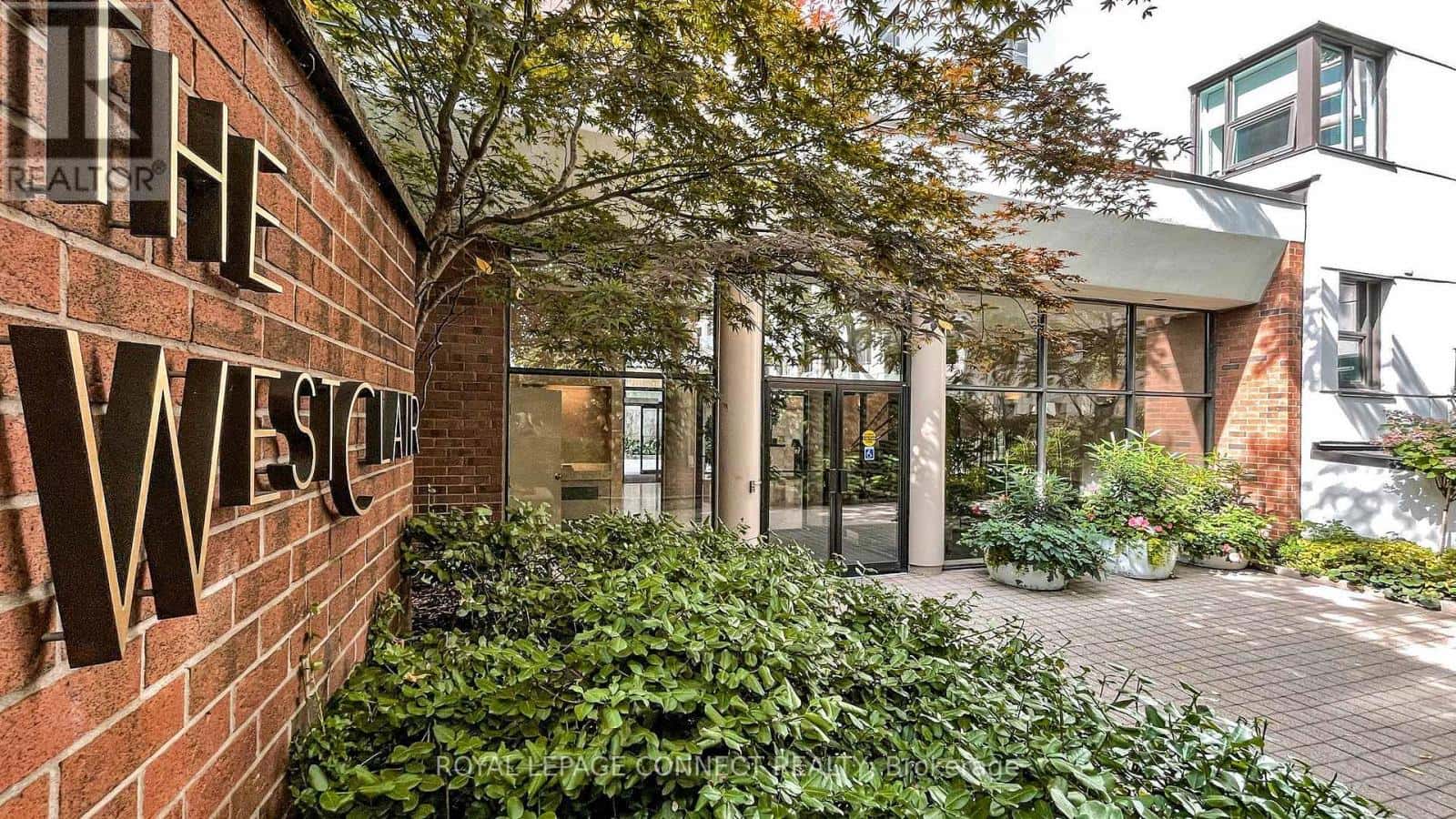 1002 - 47 ST CLAIR AVENUE W — Toronto (Yonge-St. Clair), Ontario - Photo 4 of 48