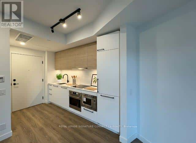 1401 - 1050 EASTERN AVENUE — Toronto (Greenwood-Coxwell), Ontario - Photo 4 of 14