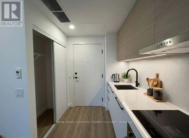 1401 - 1050 EASTERN AVENUE — Toronto (Greenwood-Coxwell), Ontario - Photo 5 of 14