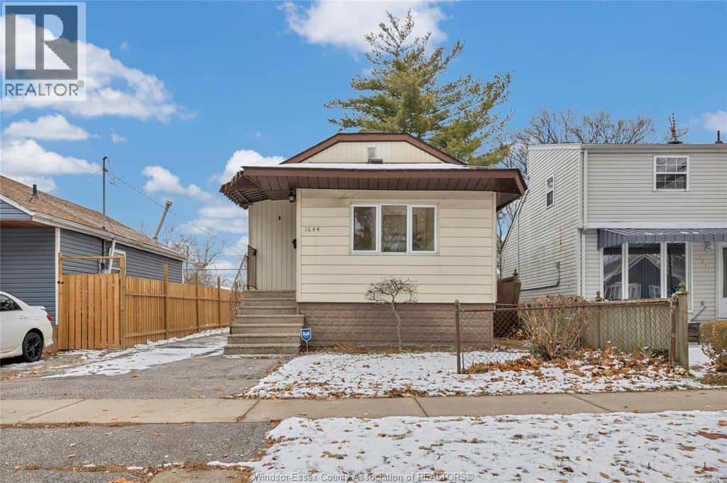 1644 FORD BOULEVARD — Windsor, Ontario - Photo 2 of 36