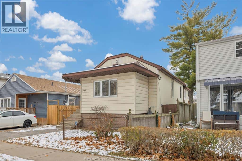 1644 FORD BOULEVARD — Windsor, Ontario - Photo 3 of 36
