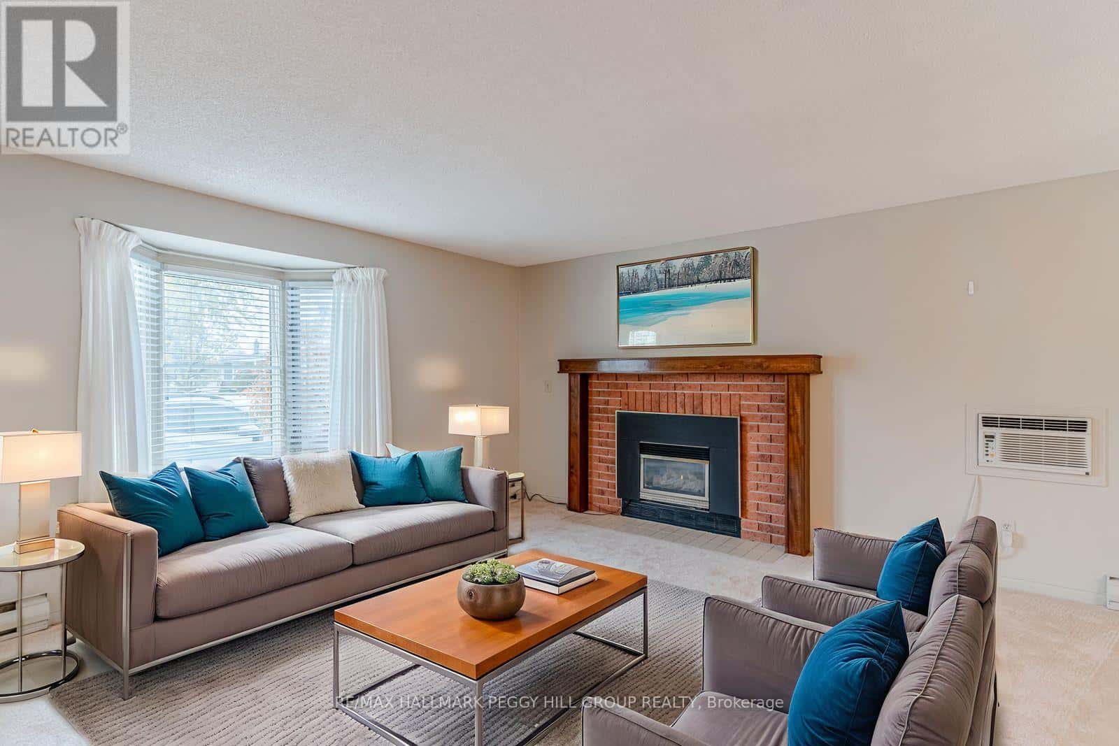 8 CARMANS COVE — Innisfil, Ontario - Photo 2 of 17