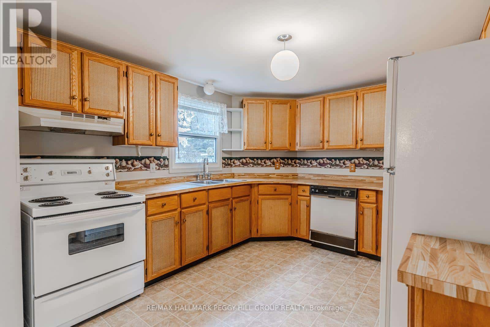 8 CARMANS COVE — Innisfil, Ontario - Photo 4 of 17