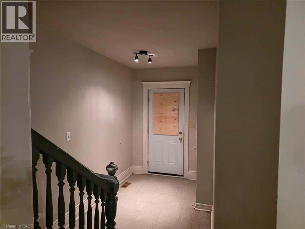 173 SANFORD Avenue N — Hamilton, Ontario - Photo 2 of 16