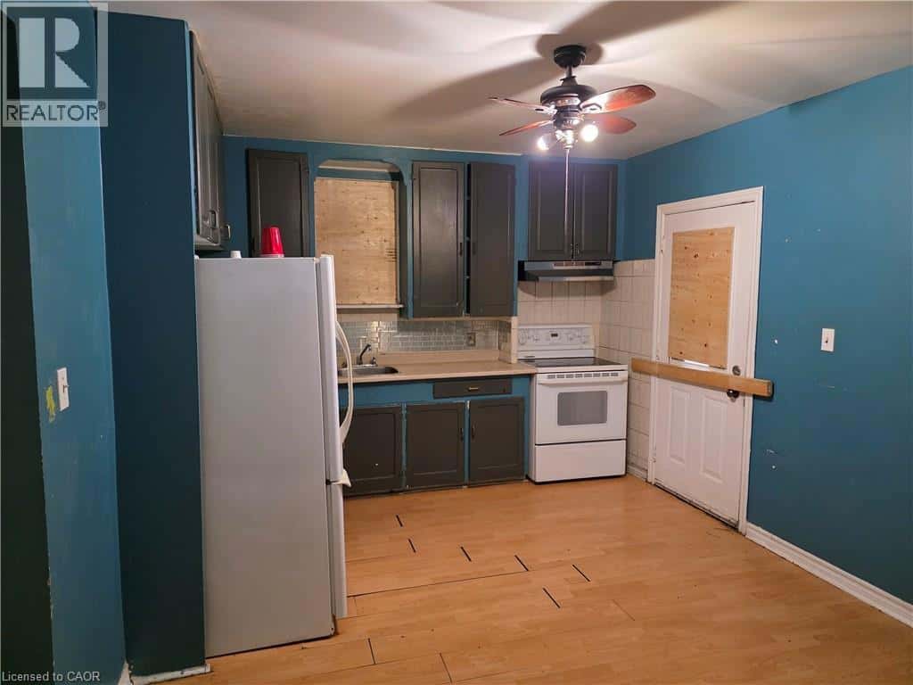 173 SANFORD Avenue N — Hamilton, Ontario - Photo 5 of 16