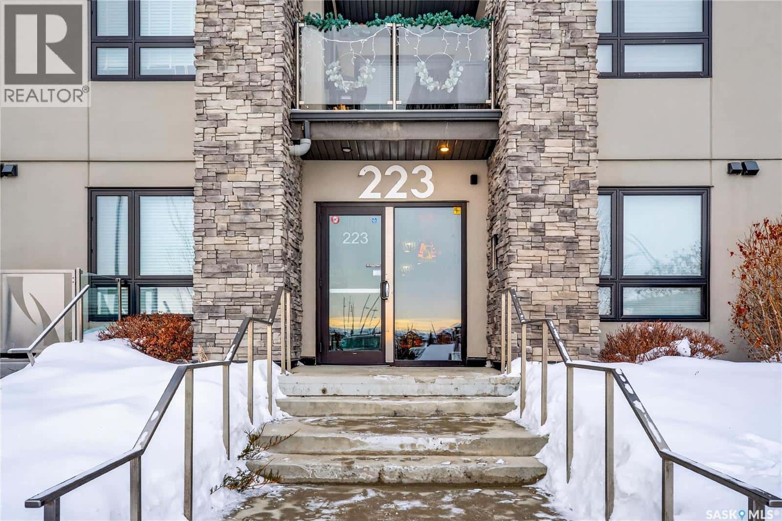 310 223 Evergreen SQUARE — Saskatoon, Saskatchewan - Photo 2 of 38