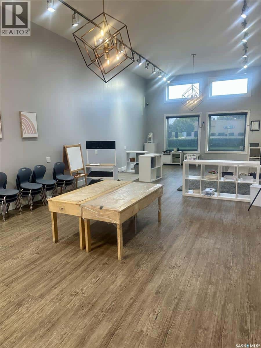 106 Central STREET E — Warman, Saskatchewan - Photo 2 of 19