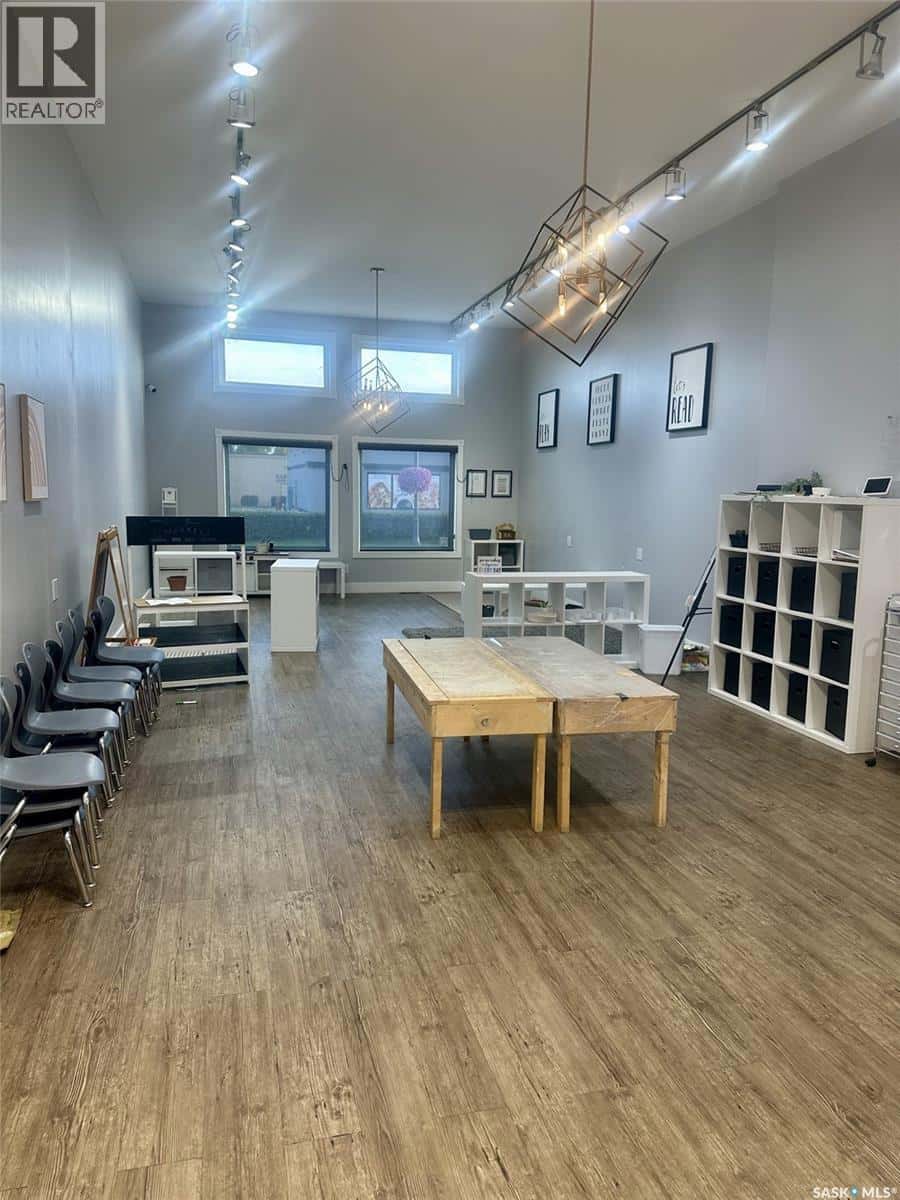 106 Central STREET E — Warman, Saskatchewan - Photo 3 of 19