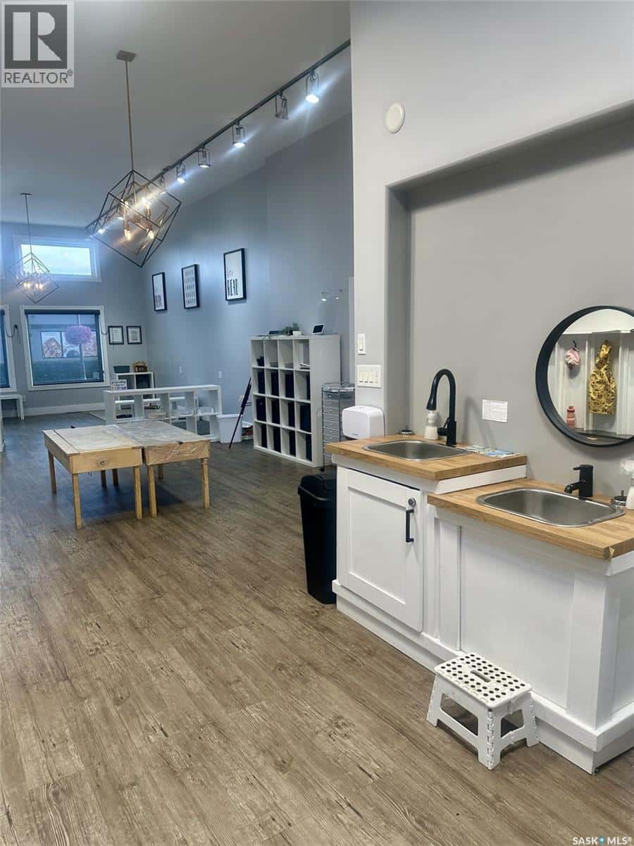 106 Central STREET E — Warman, Saskatchewan - Photo 4 of 19