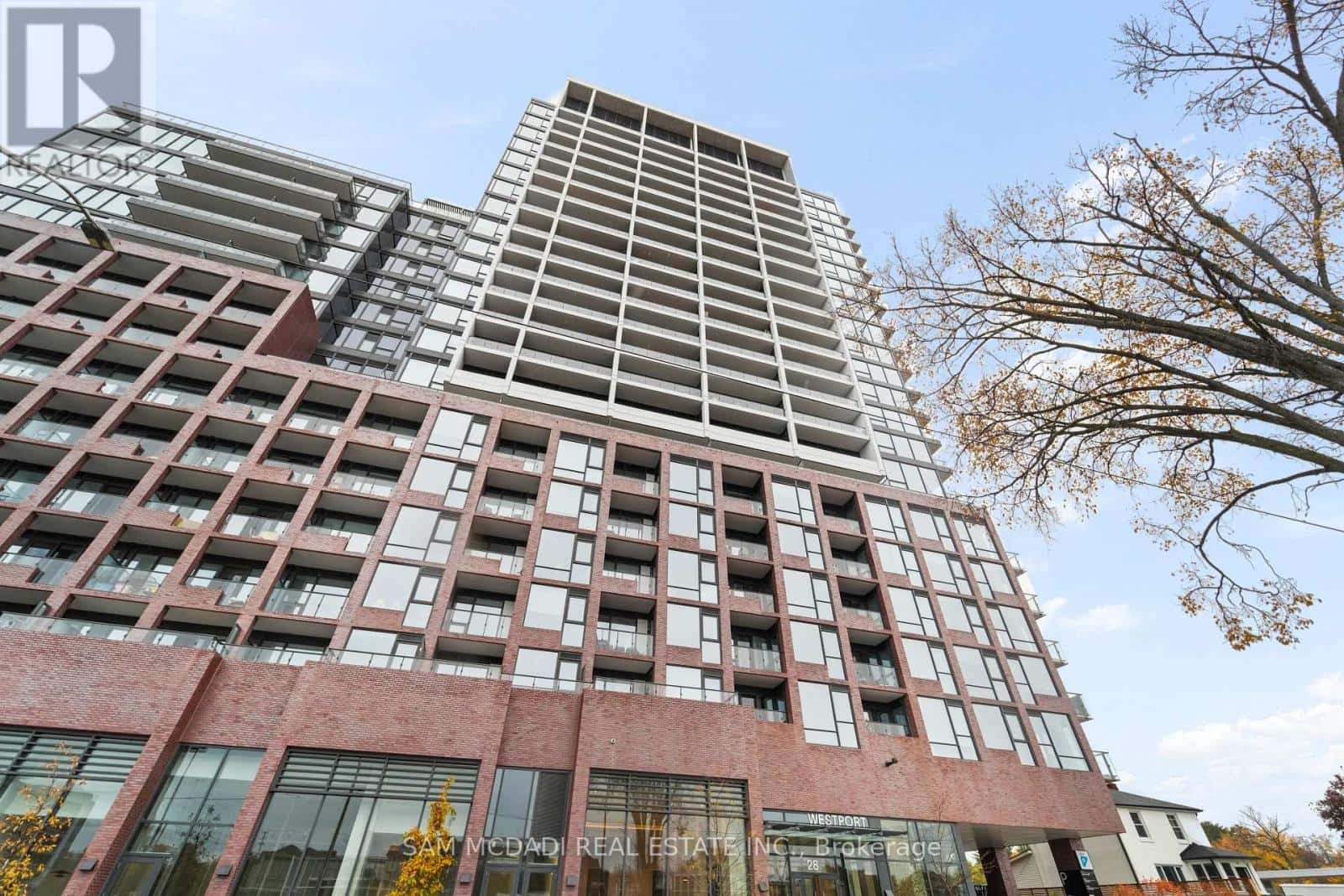 813 - 28 ANN STREET — Mississauga (Port Credit), Ontario - Photo 2 of 44