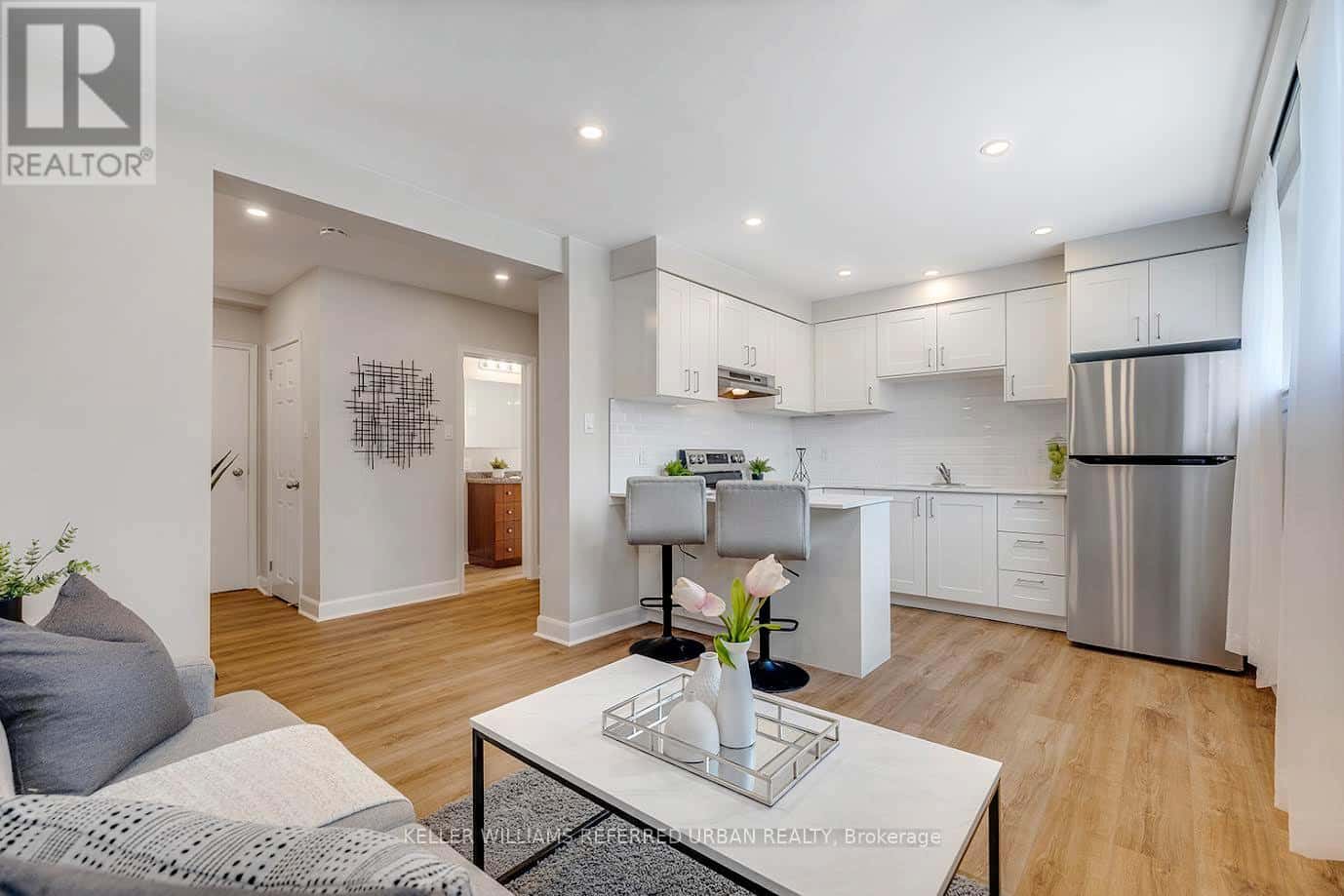 90 PORTLAND STREET — Toronto (Mimico), Ontario - Photo 2 of 17