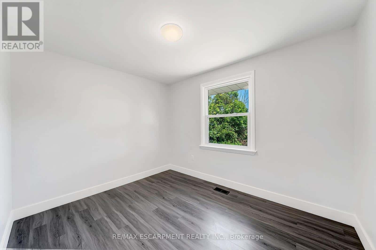 167 MILES ROAD — Hamilton, Ontario - Photo 5 of 37