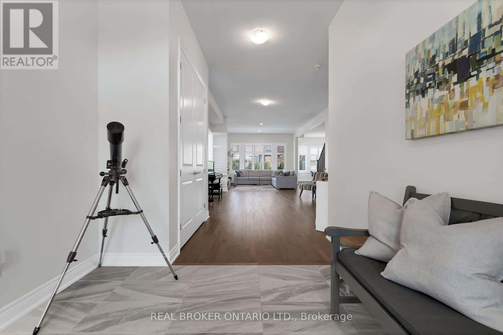 206 CARRIAGE WAY S — Waterloo, Ontario - Photo 4 of 49