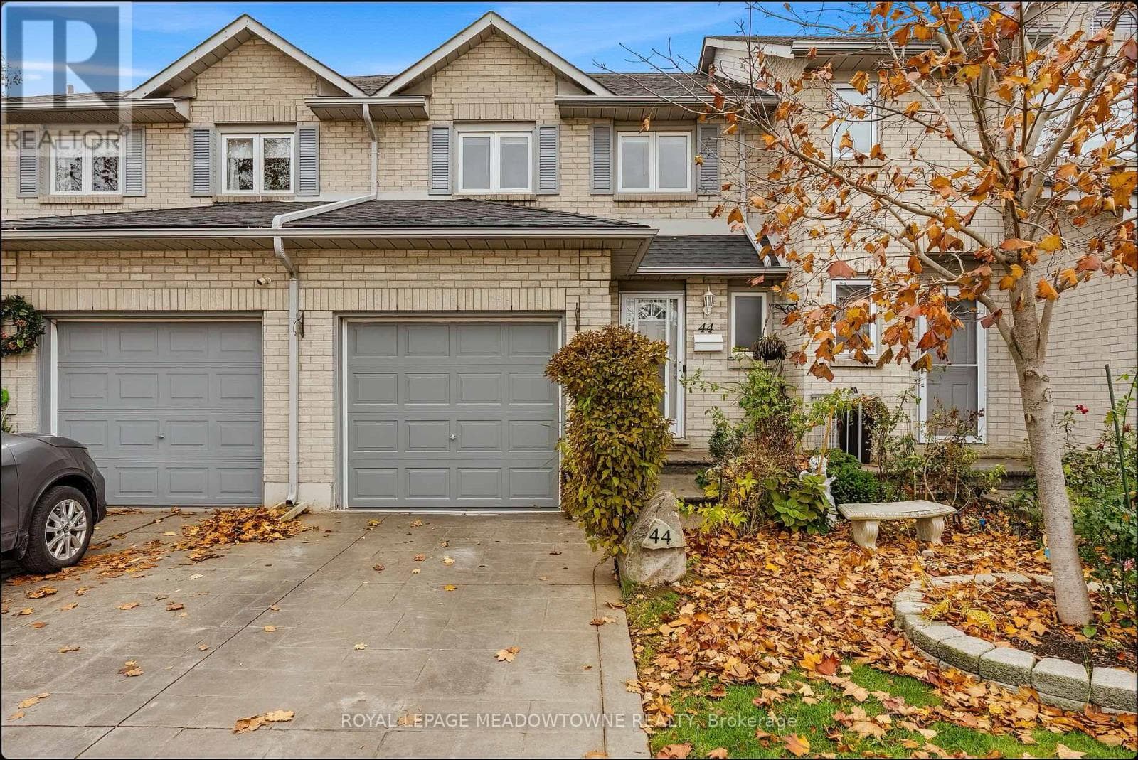44 - 1 ROYALWOOD COURT — Hamilton (Stoney Creek), Ontario - Main photo