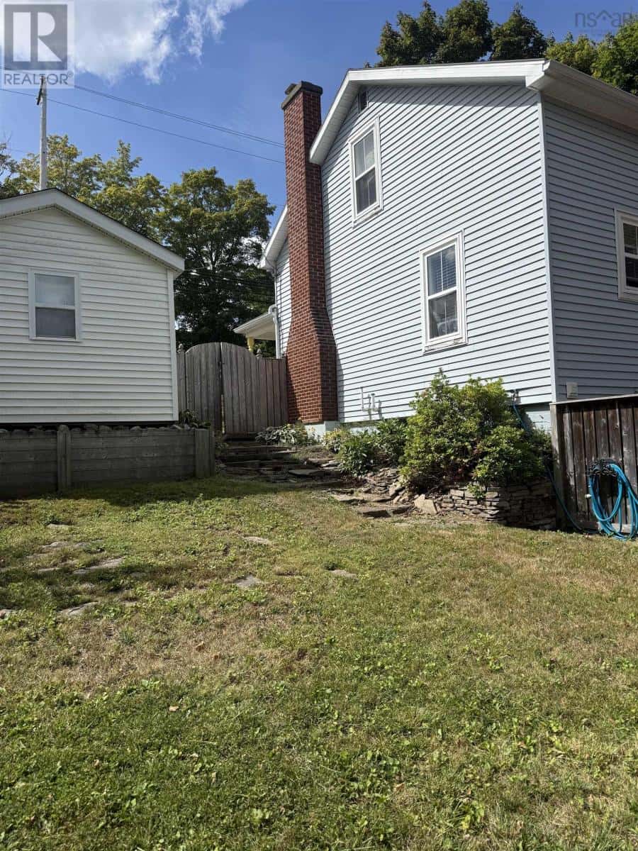 114 Hawthorne Street — Antigonish, Nova Scotia - Photo 2 of 30