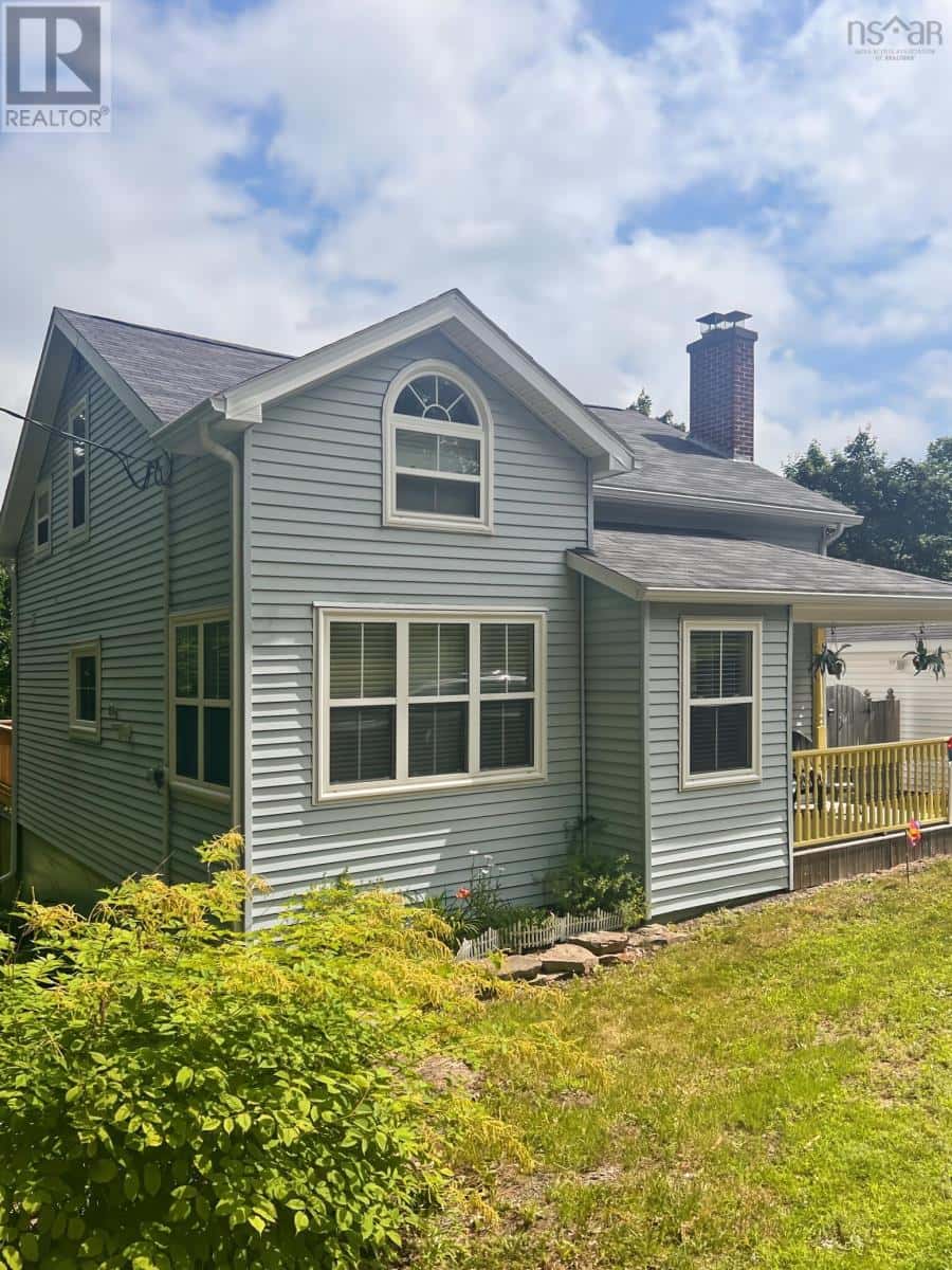 114 Hawthorne Street — Antigonish, Nova Scotia - Photo 4 of 30