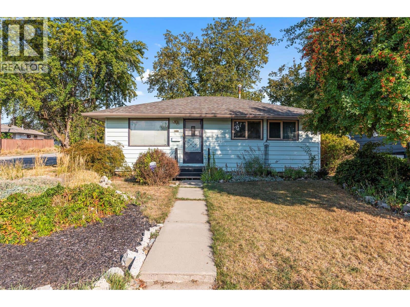 3405 18 Street — Vernon, British Columbia - Photo 3 of 41