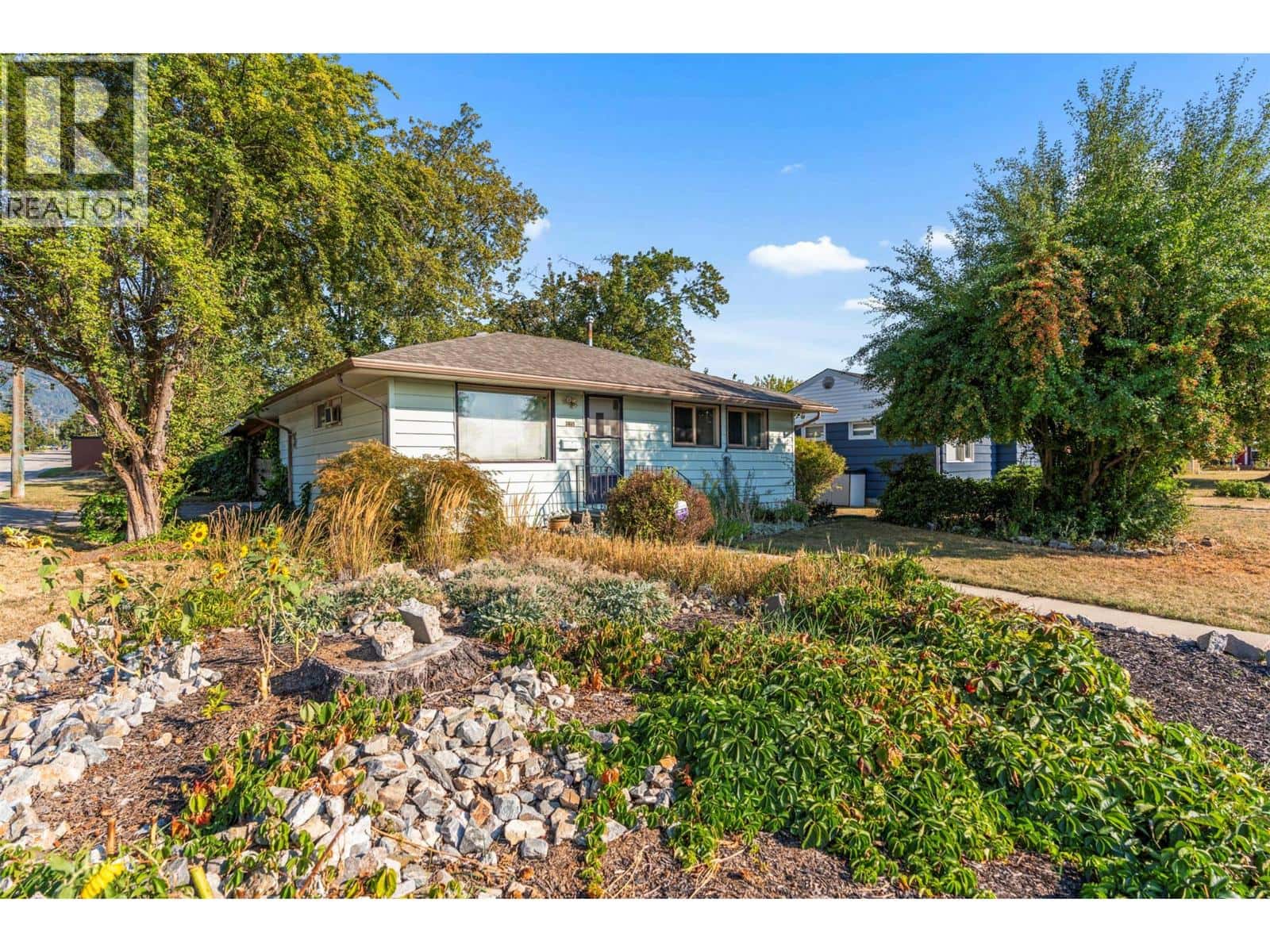 3405 18 Street — Vernon, British Columbia - Photo 2 of 41