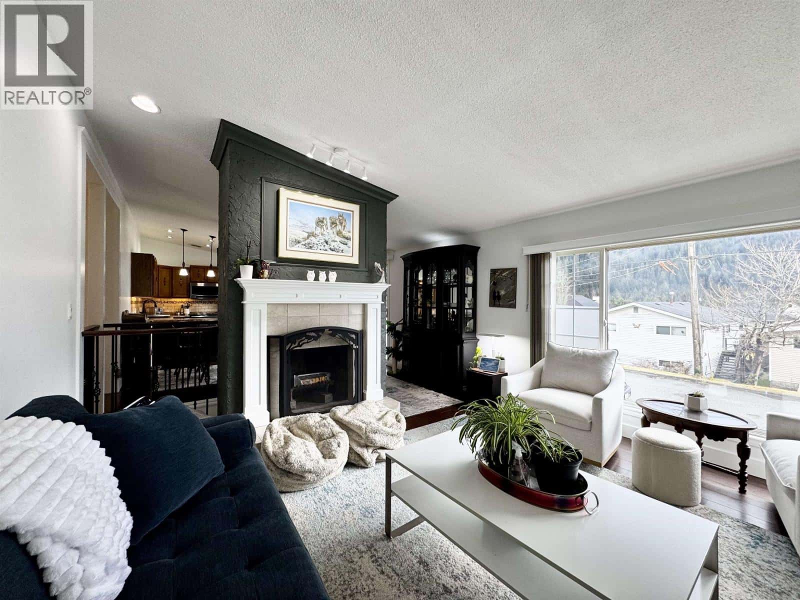 284 CRESTVIEW DRIVE — Prince Rupert, British Columbia - Photo 4 of 36