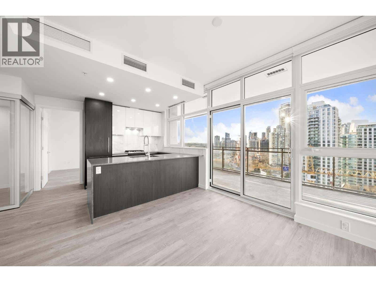 1901 5311 GORING STREET — Burnaby, British Columbia - Photo 5 of 28