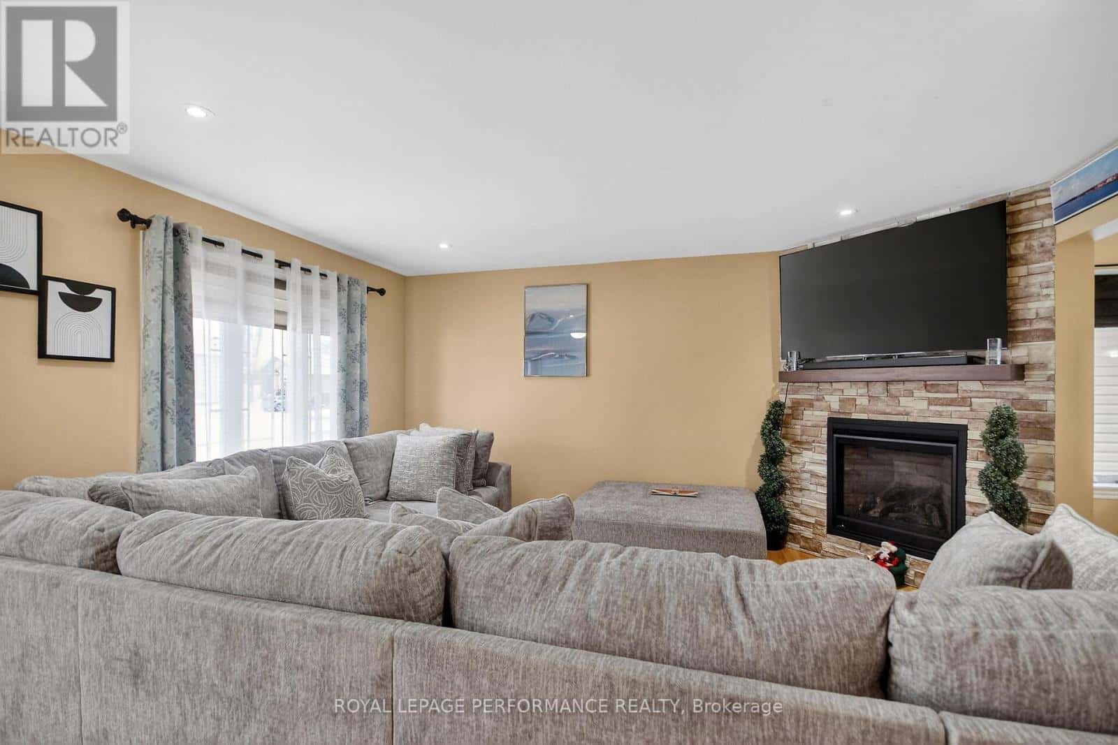 13 BELLEFEUILLE STREET — The Nation, Ontario - Photo 4 of 29