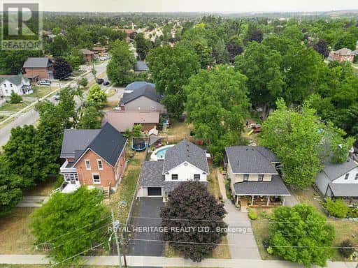 44 REGENT STREET — Kawartha Lakes (Lindsay), Ontario - Photo 3 of 48