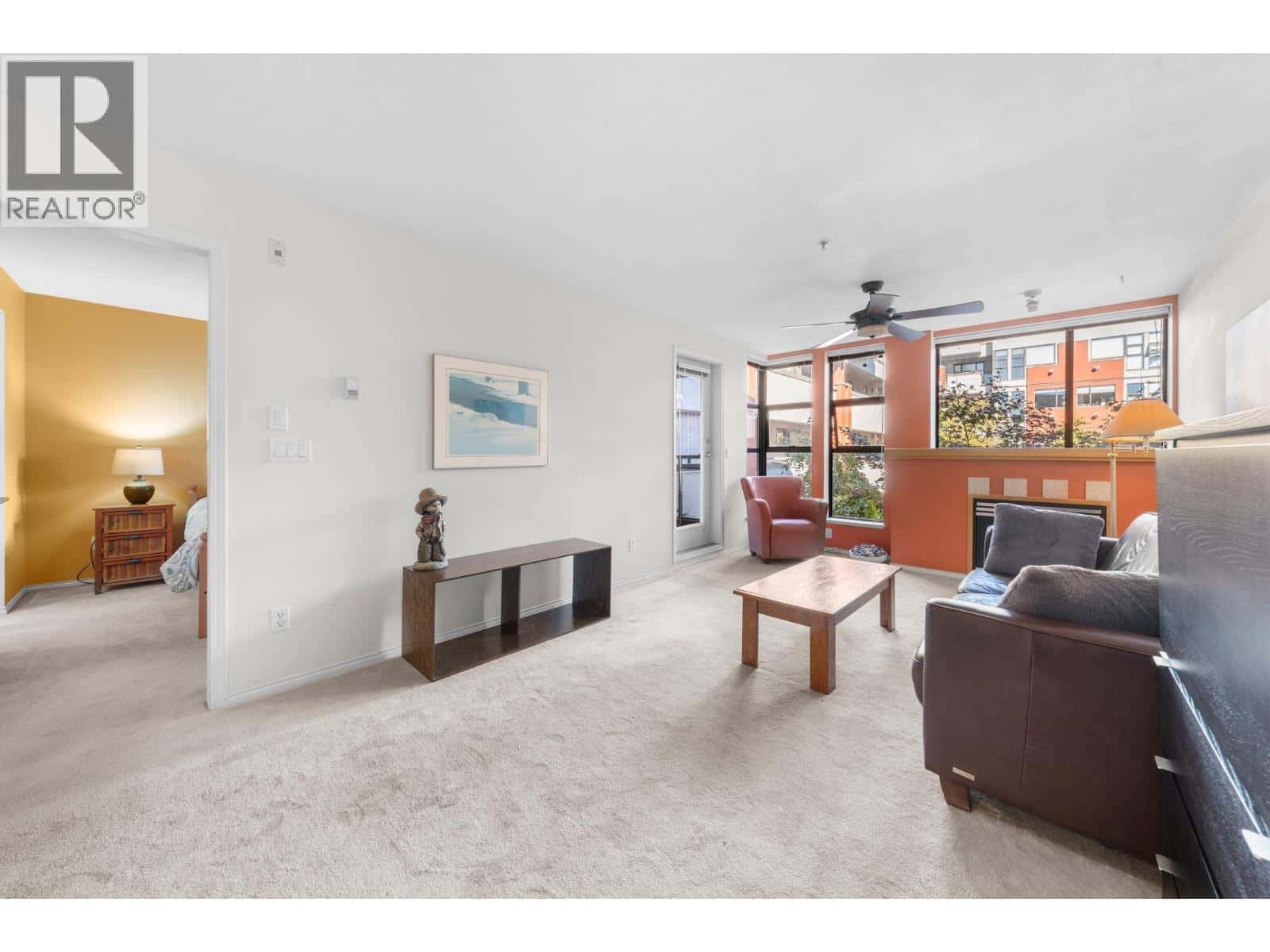 405 305 LONSDALE AVENUE — North Vancouver, British Columbia - Photo 3 of 38