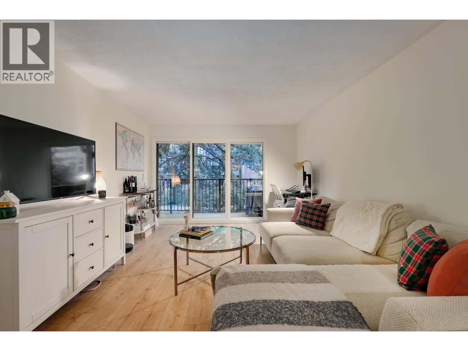 205 330 E 7TH AVENUE — Vancouver, British Columbia - Photo 3 of 24