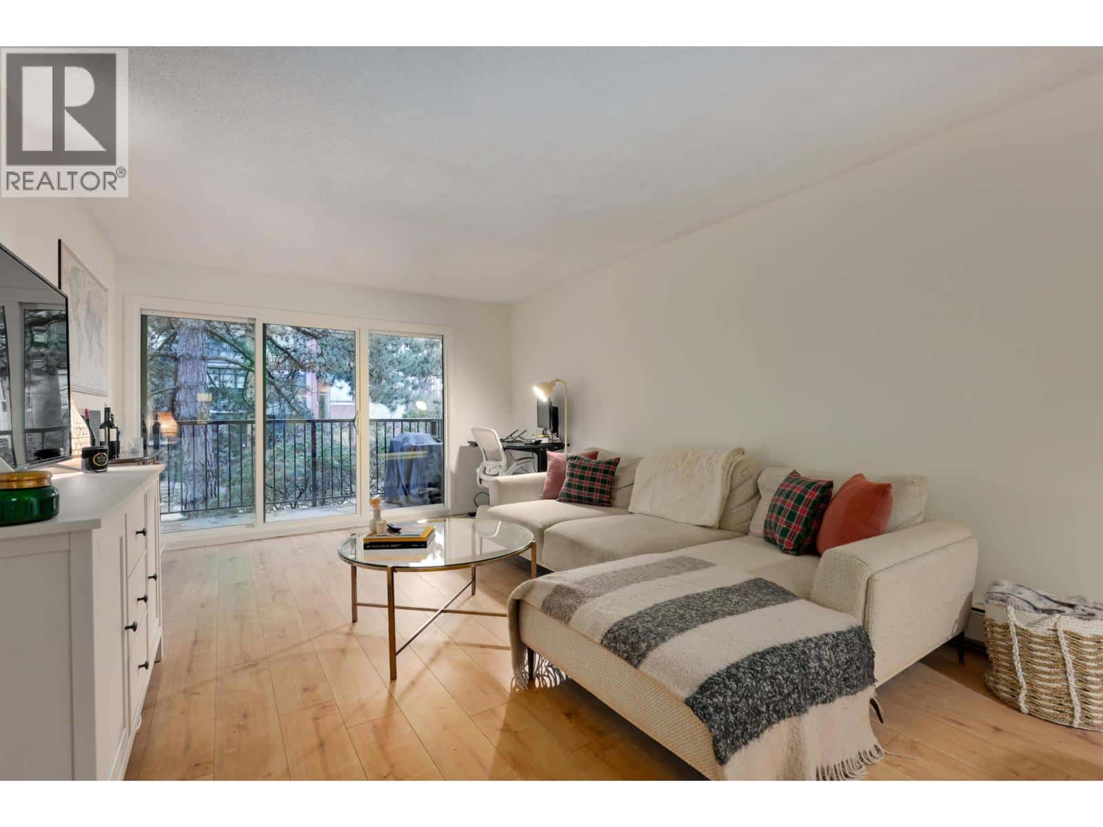 205 330 E 7TH AVENUE — Vancouver, British Columbia - Photo 4 of 24