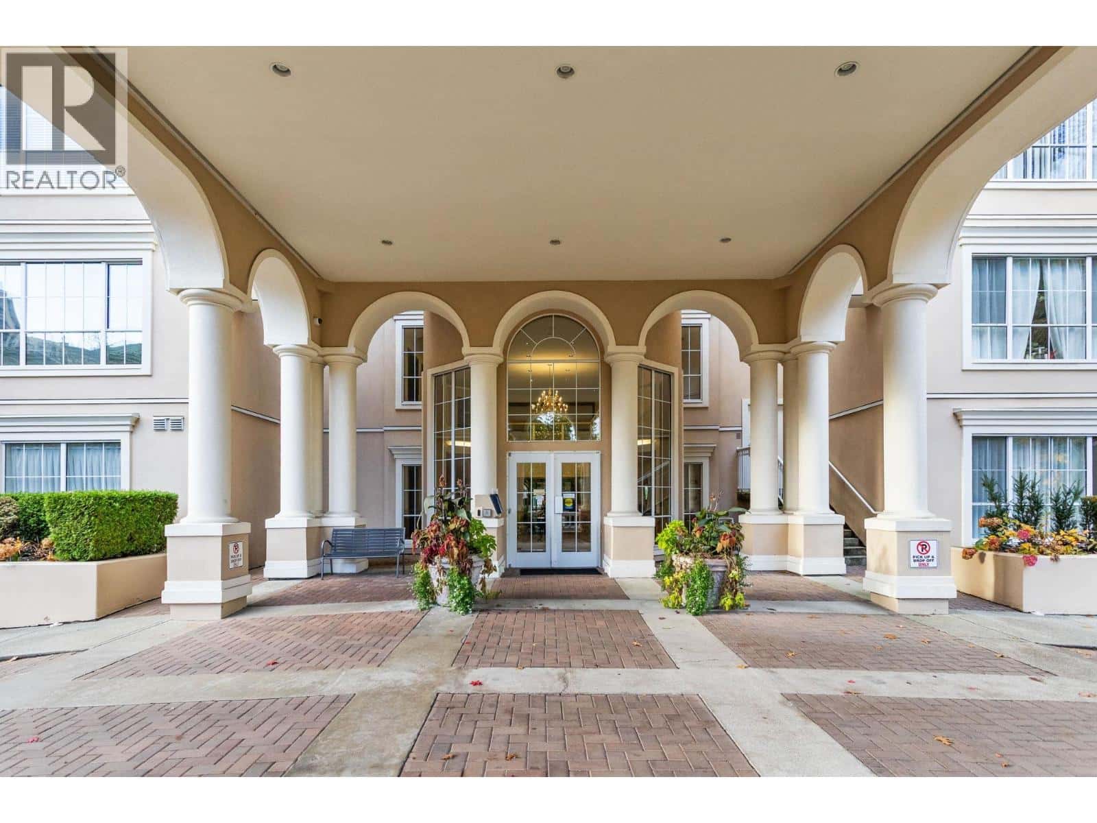 319 2995 PRINCESS CRESCENT — Coquitlam, British Columbia - Photo 2 of 36