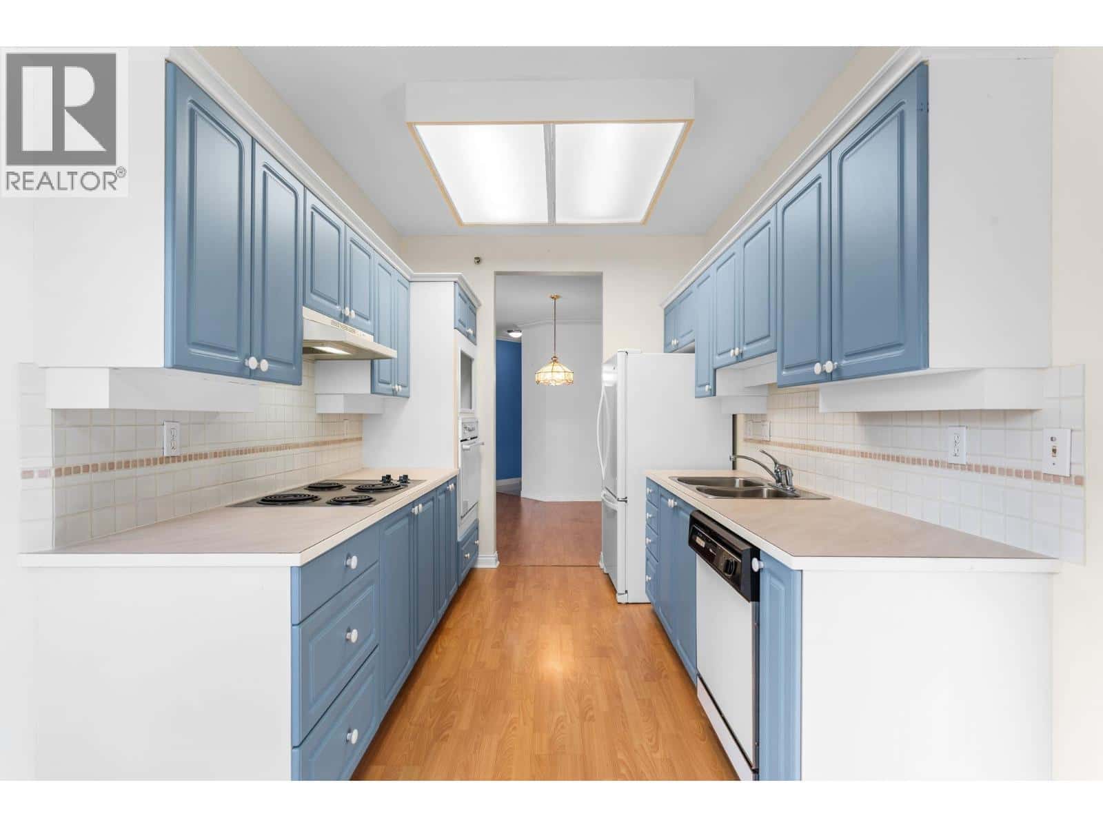 319 2995 PRINCESS CRESCENT — Coquitlam, British Columbia - Photo 5 of 36