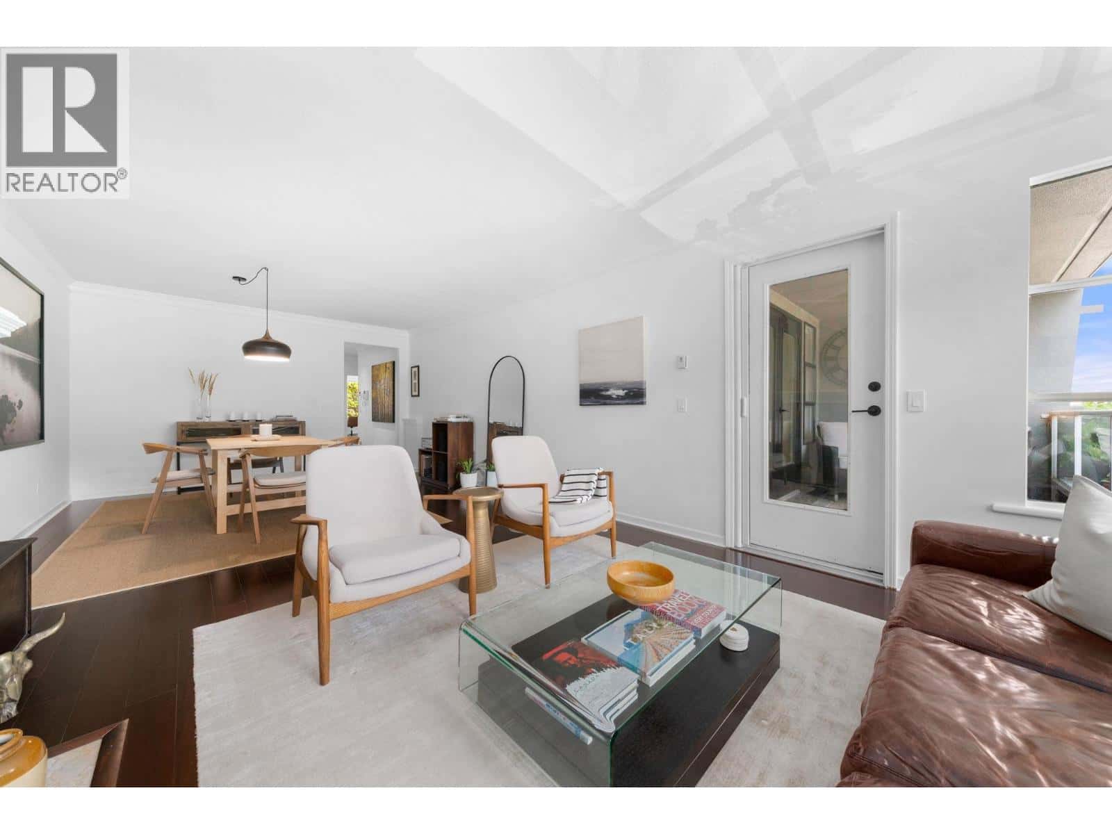 204 3151 WOODBINE DRIVE — North Vancouver, British Columbia - Photo 4 of 34