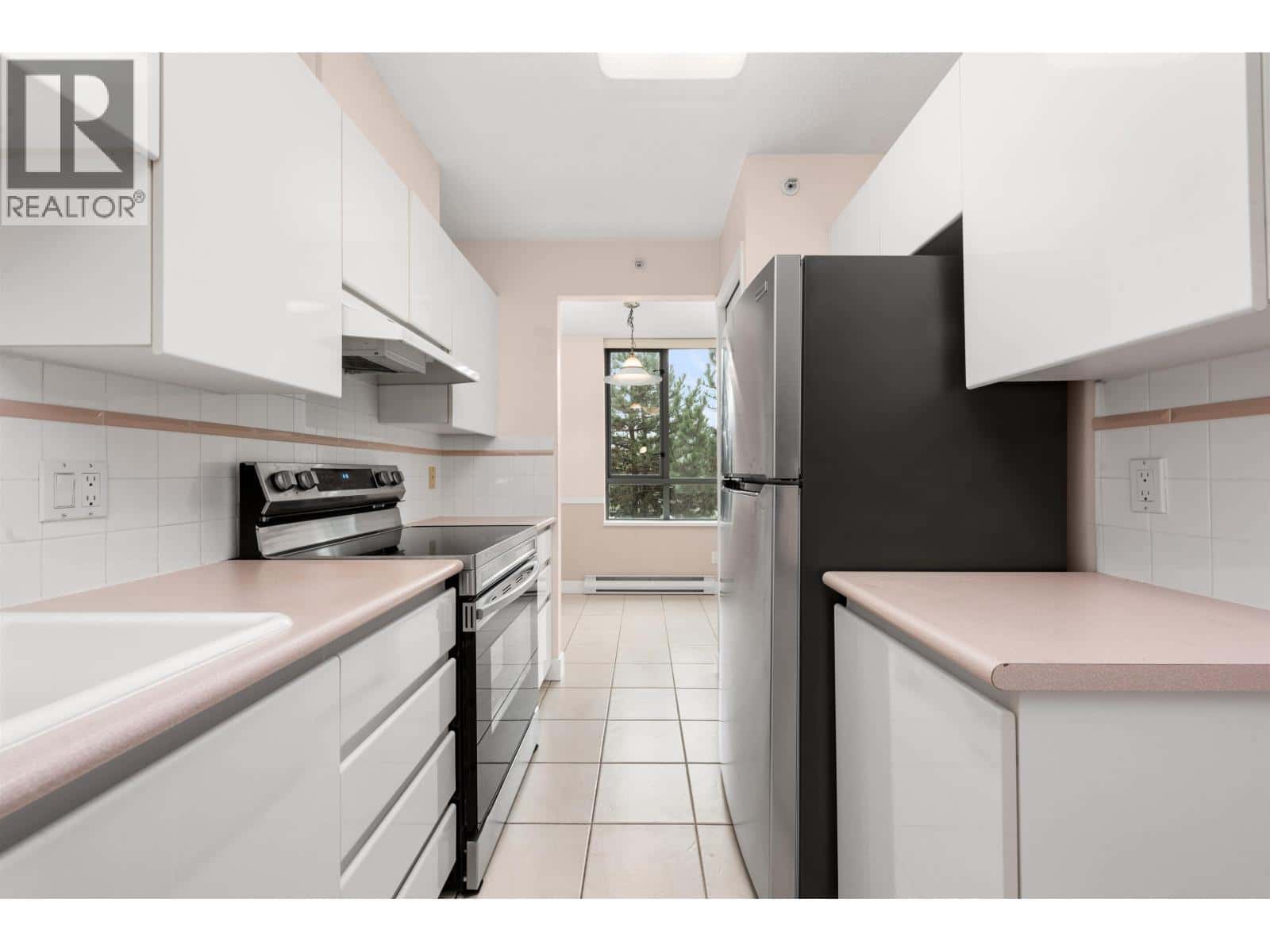 306 6622 SOUTHOAKS CRESCENT — Burnaby, British Columbia - Photo 5 of 37