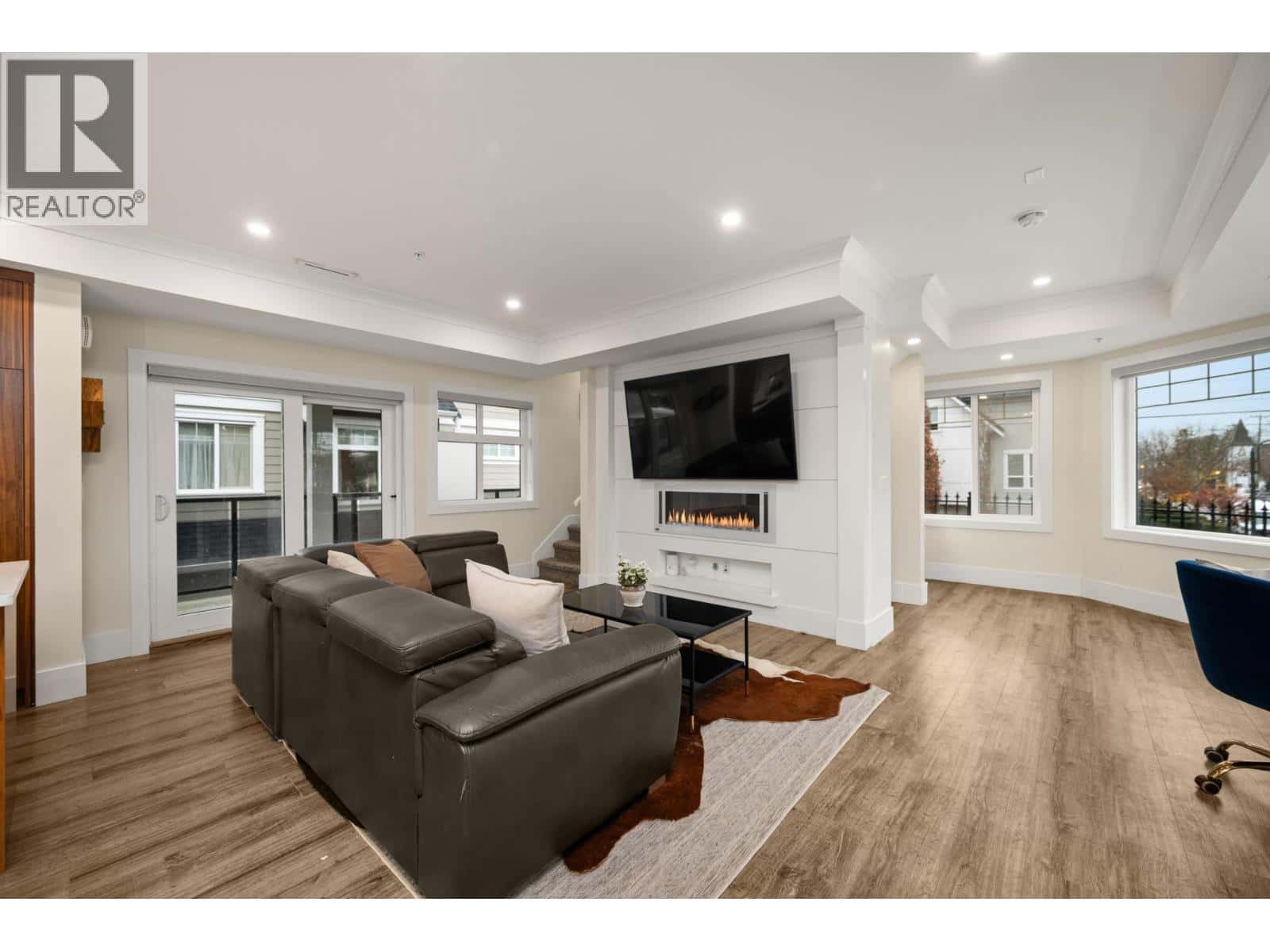 4931 47A AVENUE — Ladner, British Columbia - Photo 2 of 36