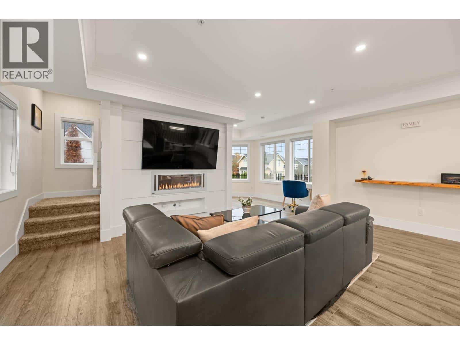 4931 47A AVENUE — Ladner, British Columbia - Photo 3 of 36